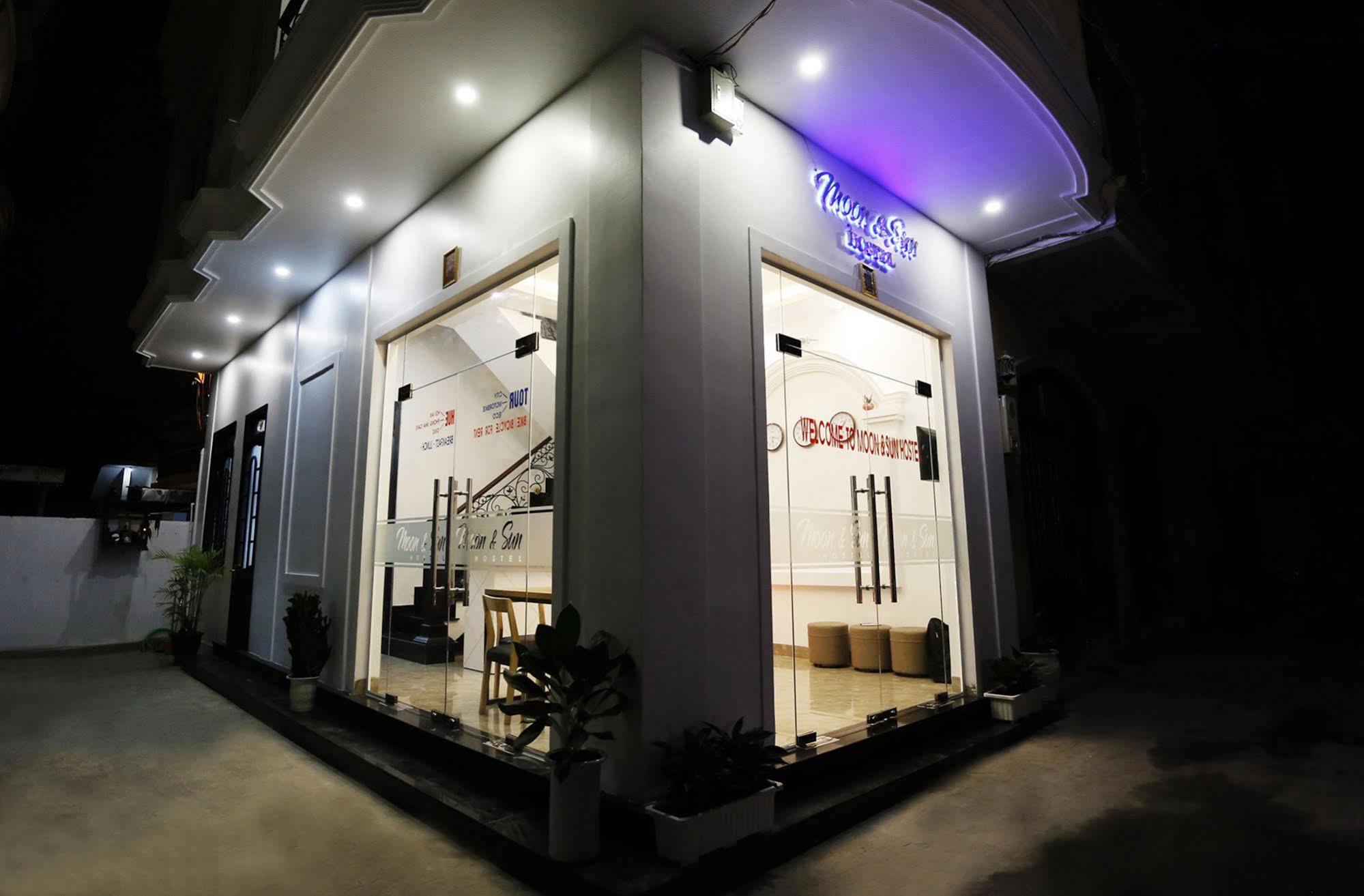 Moon & Sun Hotel Hue Bagian luar foto