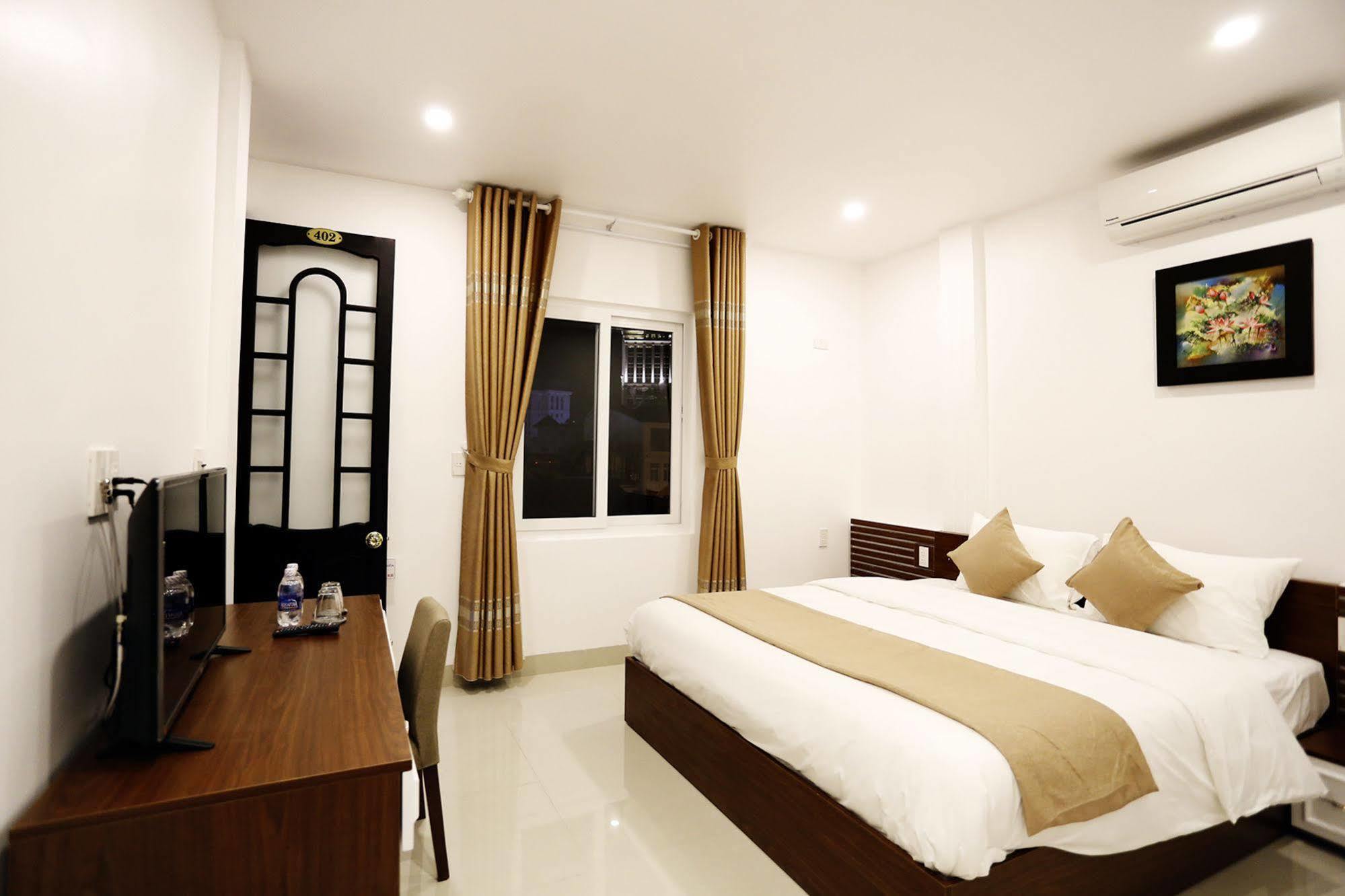 Moon & Sun Hotel Hue Bagian luar foto