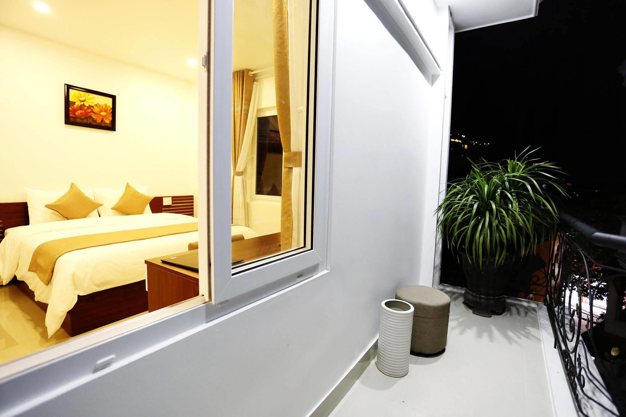 Moon & Sun Hotel Hue Bagian luar foto