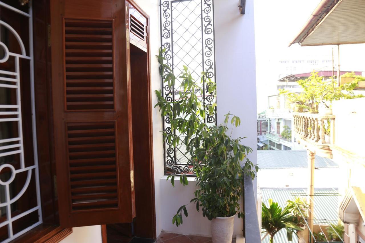 Moon & Sun Hotel Hue Bagian luar foto
