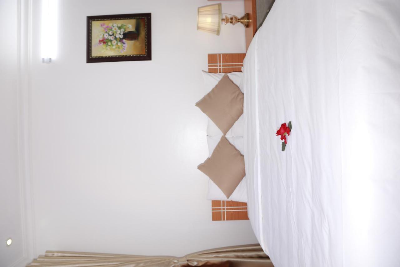 Moon & Sun Hotel Hue Bagian luar foto